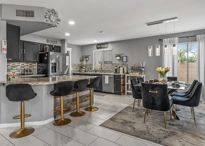 Holiday home Spacious Entire 4b & 2.5b In Arizona Avondale