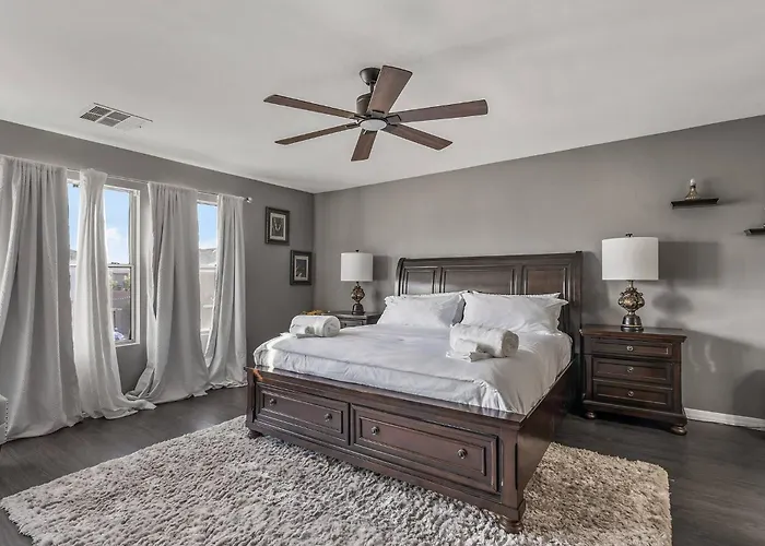 Spacious Entire 4b & 2.5b In Arizona Holiday home Avondale