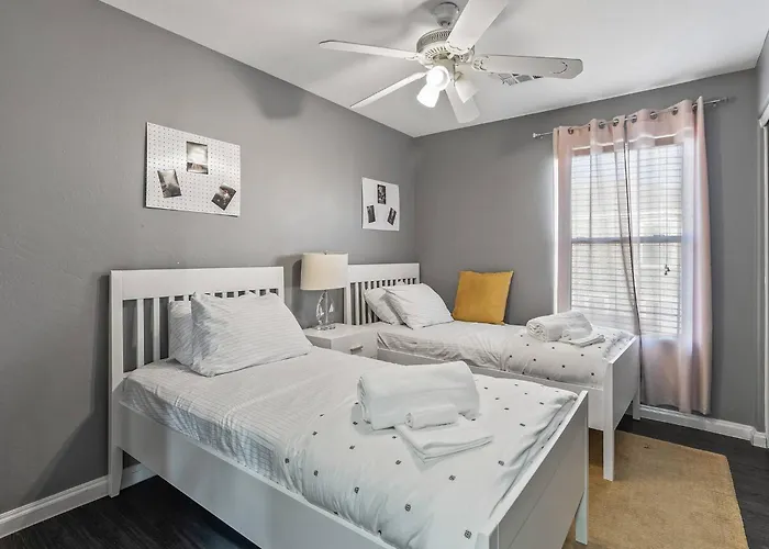 Spacious Entire 4b & 2.5b In Arizona *