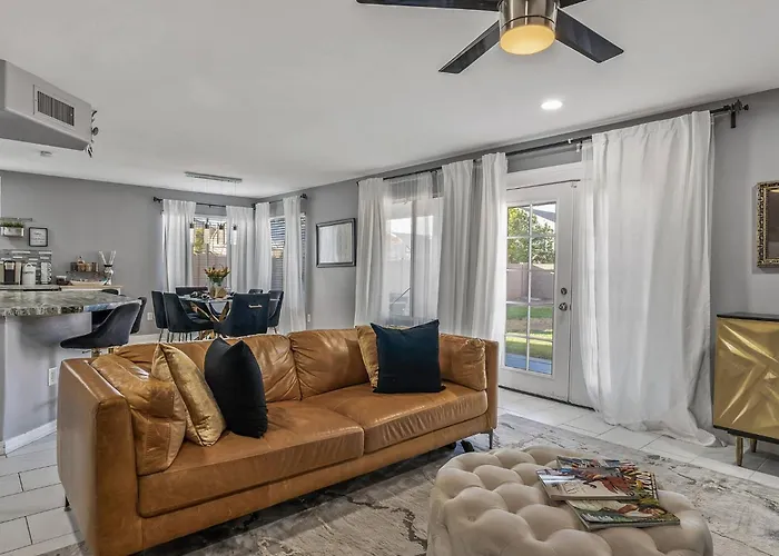 Spacious Entire 4b & 2.5b In Arizona Holiday home Avondale