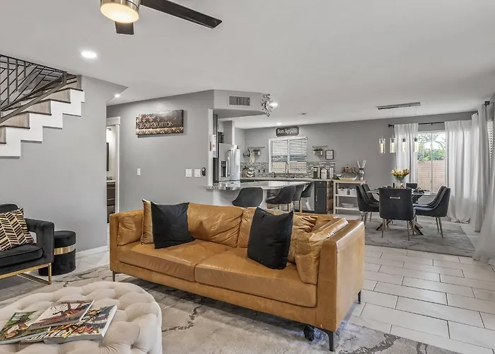 Holiday home Spacious Entire 4b & 2.5b In Arizona Avondale